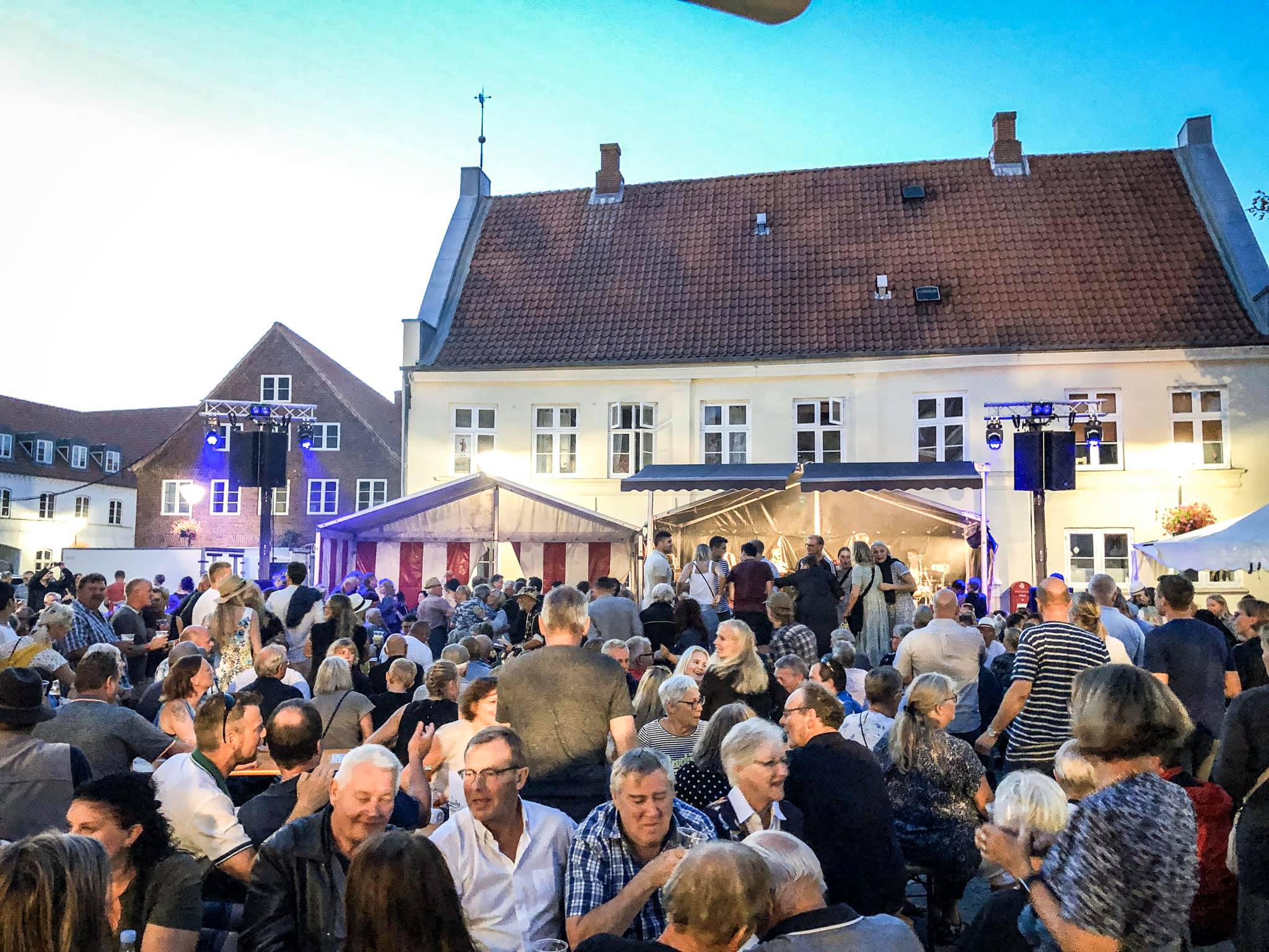 Torvet Tønder - Tønder Festival 2021 - Men With Manners